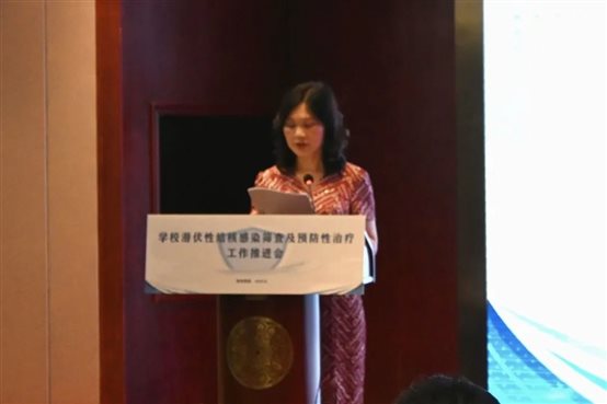 女人的照片
中度可信度描述已自动生成